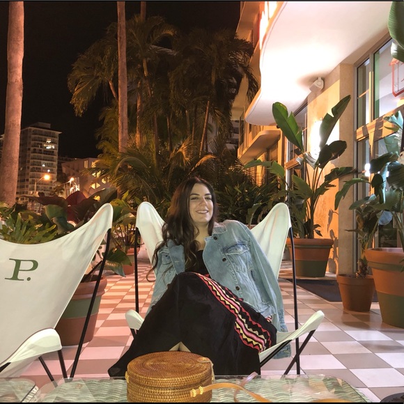 Meet your Posher εїз Tana Lindsay - Picture 16 of 16